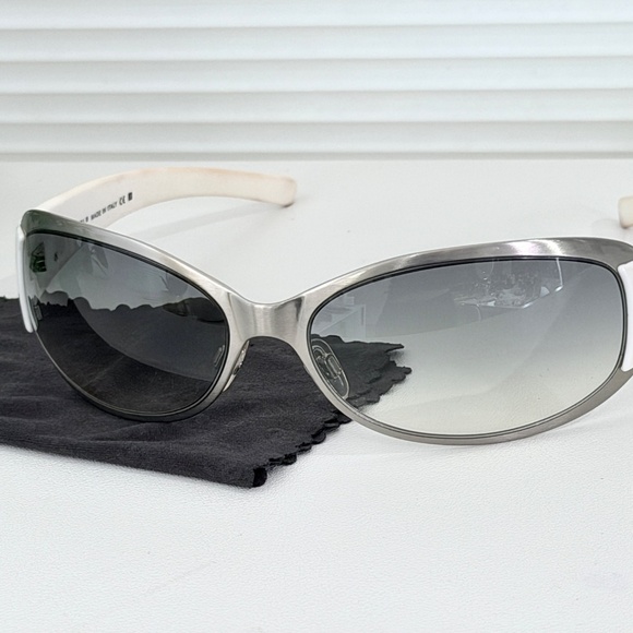 Authentic Chanel 4116 sunglasses - Picture 12 of 16